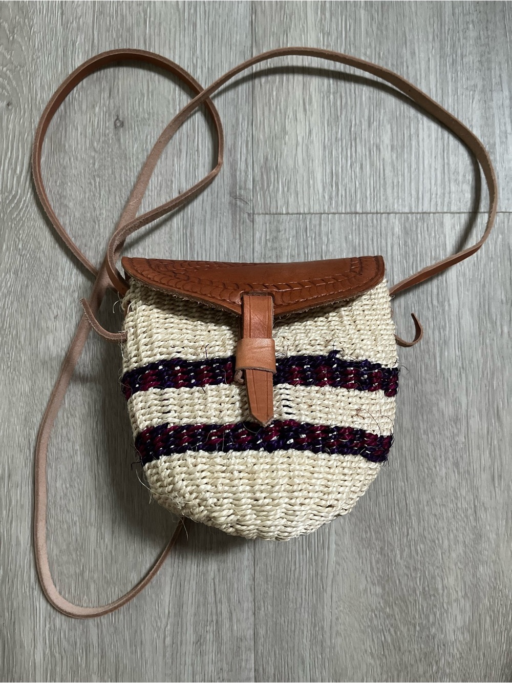 Boho Woven Sisal Crossbody Bag with Tooled Leather Flap – Handmade Artisan Purse
